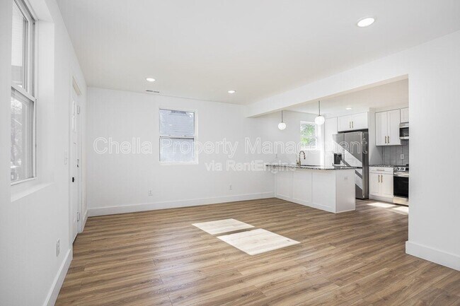 Building Photo - 1012 Debow St