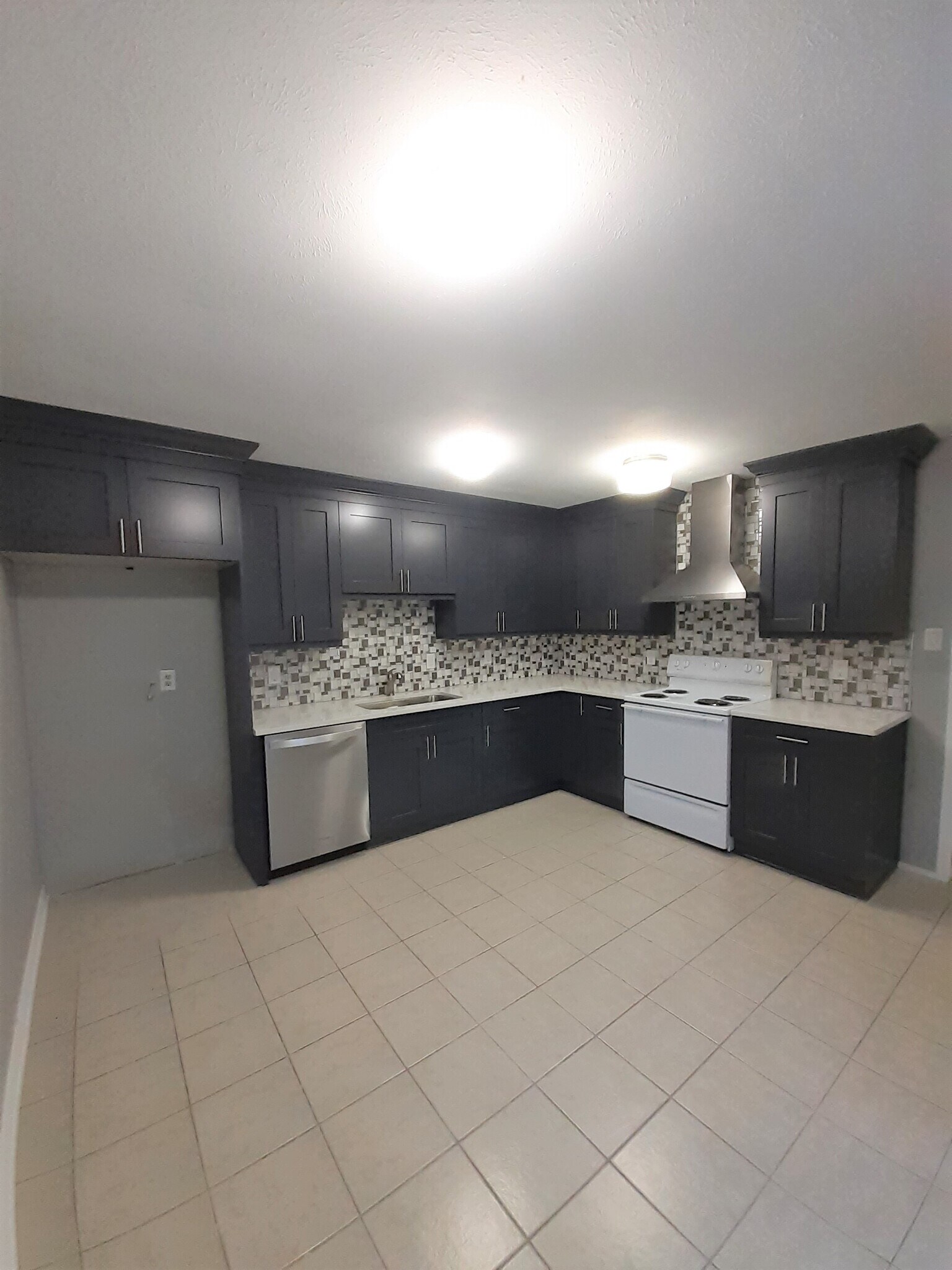 Building Photo - 9022 Millwood Dr