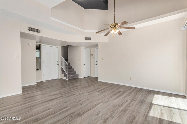 Building Photo - 10023 W Sells Dr