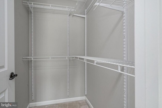 Building Photo - 1048 Regency Pl
