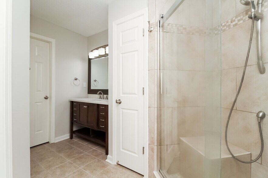 Building Photo - 8432 Creek Front Dr