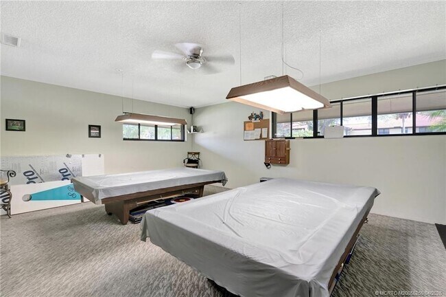 Building Photo - 511 SW South River Dr