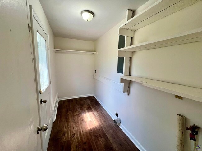 Building Photo - 2209 Macy Ave