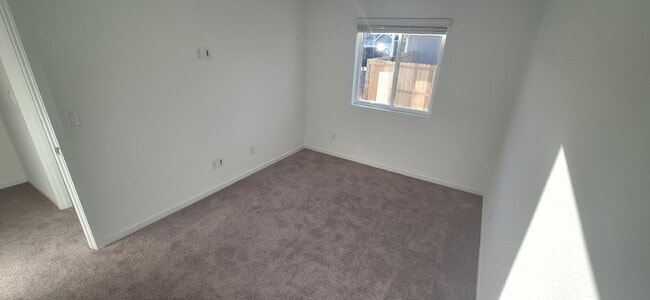 Building Photo - 3 Bedroom 2 Bathroom New build House