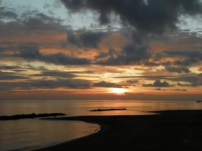 Sunrise on the Spit - 1254 W Ocean View Ave