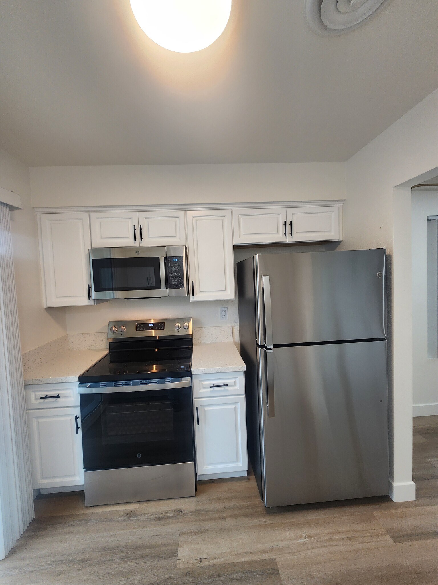 Kitchen Appliances - 431 S Simpson Ave