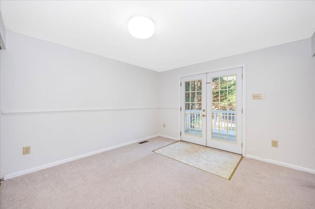 Building Photo - Oversized House in Point of Rocks for Lease