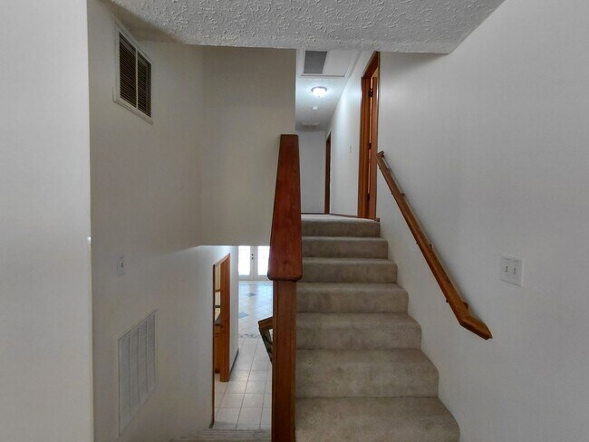 Building Photo - Single Family Home!