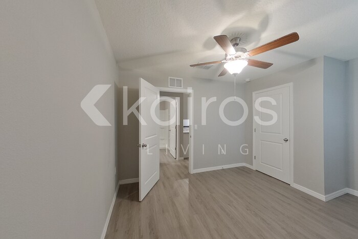 Building Photo - 8515 SW 43rd Ter