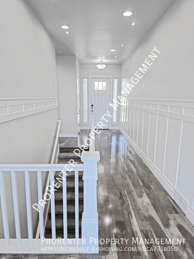 Building Photo - 1308 E Maple Way