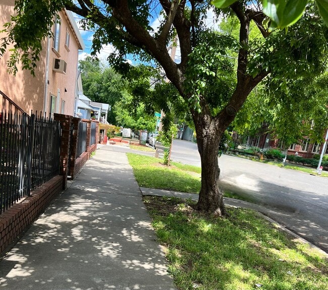 Building Photo - 1916-1918 7th St