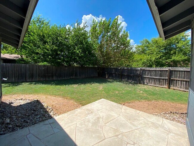Building Photo - 3411 Lynridge Dr