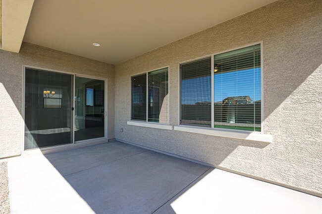 Building Photo - 7677 W Smoketree Dr