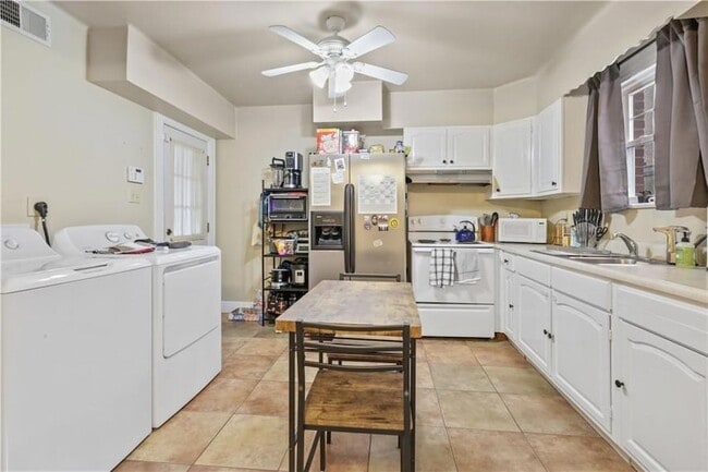 Building Photo - 508 N Labarre Rd