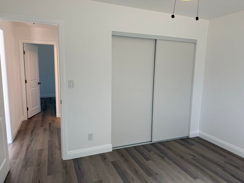 Building Photo - 3275 Saturn Ave