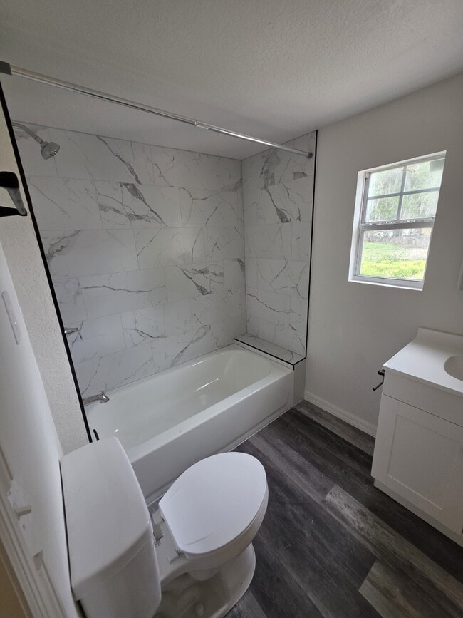 Building Photo - "Charming 2-Bedroom Gem in the Heart of Winter Haven – Your Cozy Retreat Awaits!"