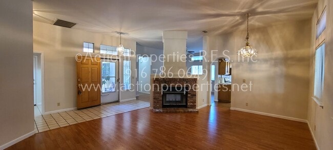 Building Photo - Woodcreek, West Roseville Single Story, , 4 Bed 2 Bath Large yard with Covered Patio and Shed wit...