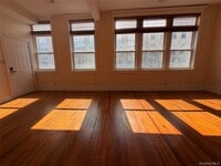 Building Photo - 337 Main St