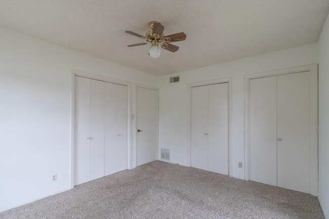 Building Photo - 8110 Exmoor Dr