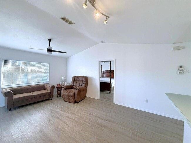 Building Photo - 504 Rose Apple Cir