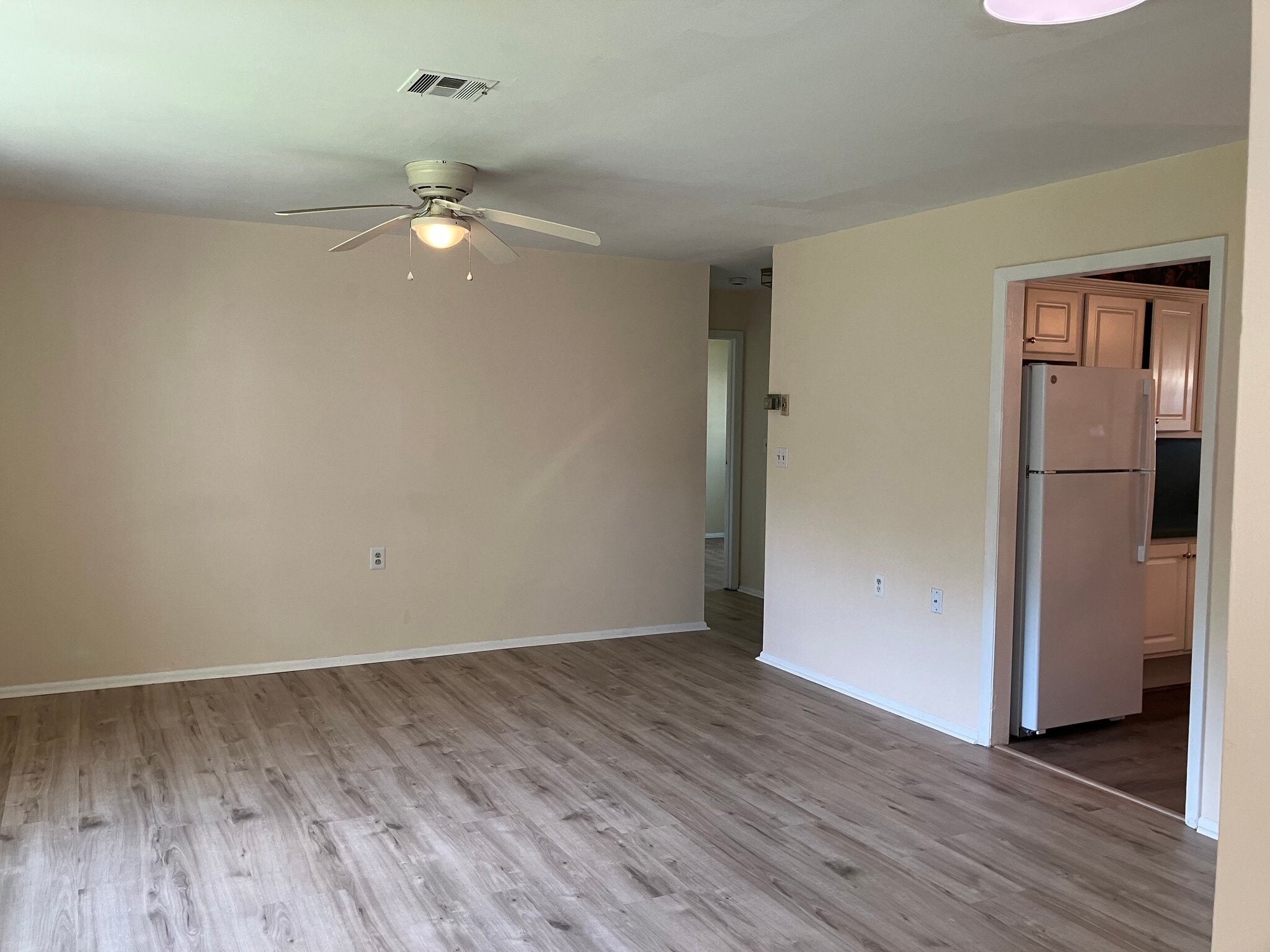 Building Photo - 335A Canterbury Ct