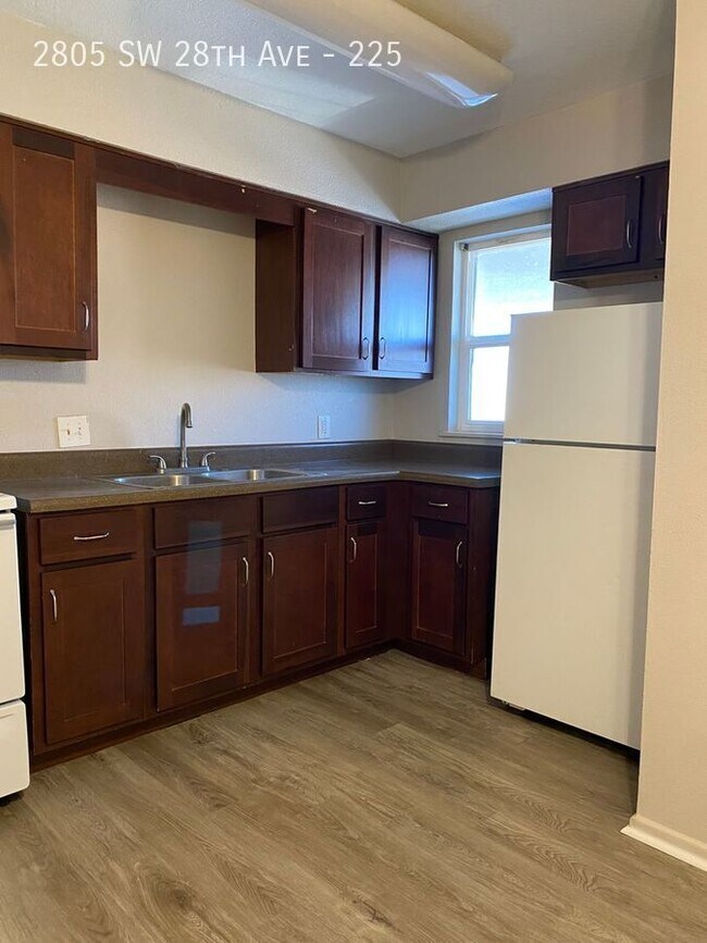 Building Photo - 2805 SW 28th Ave