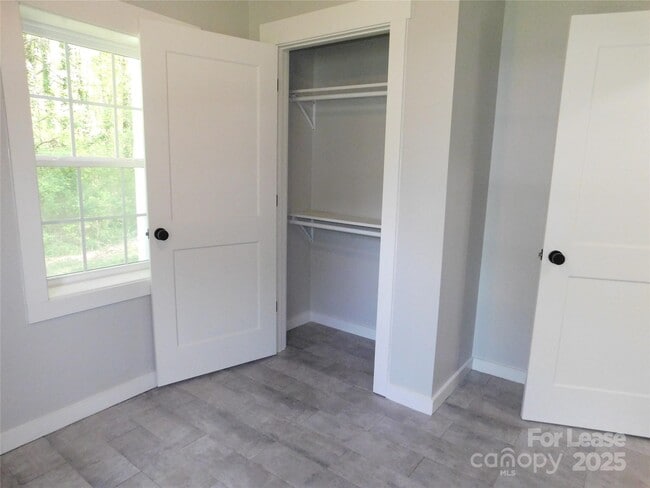 Building Photo - 809 Marve St