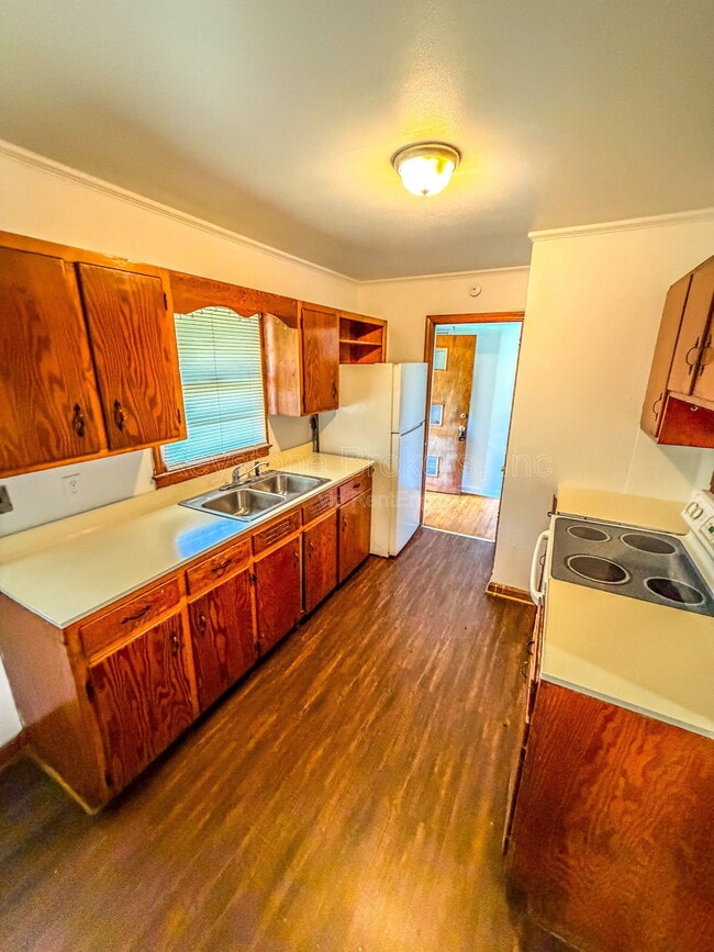 Building Photo - 2063 Fairway Dr