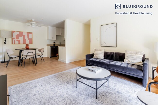 Building Photo - 1600 Villa St