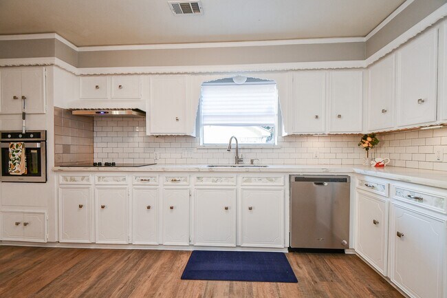 Building Photo - 7310 Ridge Oak Dr