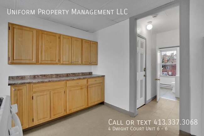 Building Photo - 4 Dwight Ct