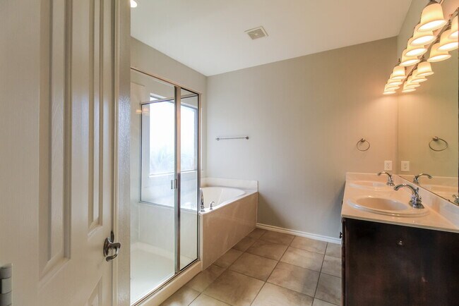 Building Photo - 3205 Stonecrop Trail