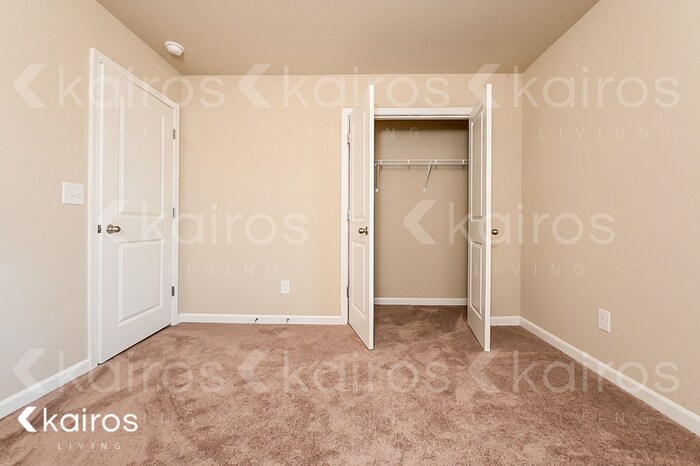 Building Photo - 25 Heard Ln