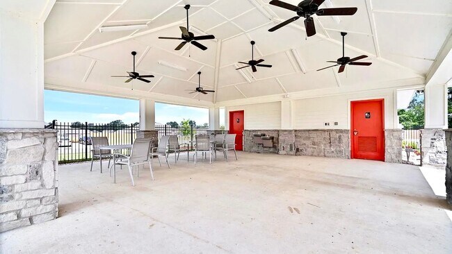 Building Photo - Modern 3 Bedroom Home in Miraval Subdivision