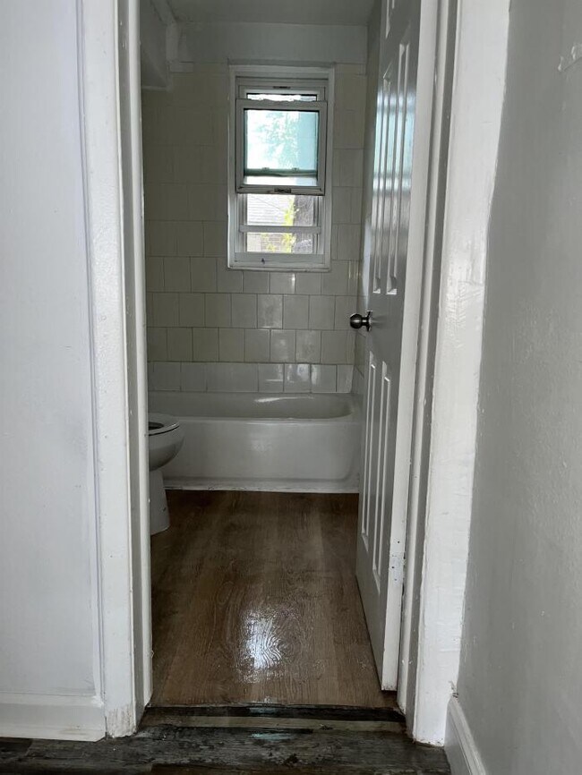 Building Photo - 2 bedroom in Jacksonville FL 32209