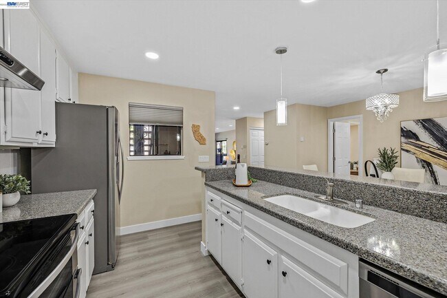 Building Photo - 39139 Argonaut Way
