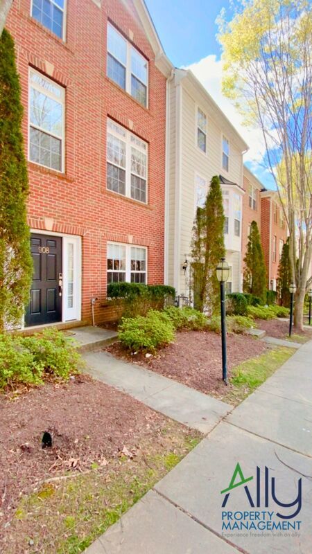 Building Photo - 908 Rainier Rd