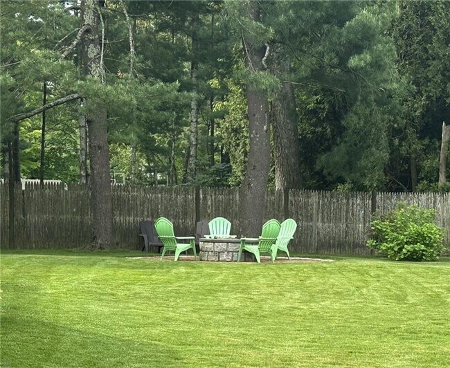 Building Photo - 449 Love Ln