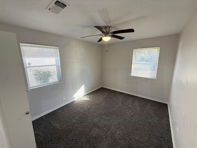 Building Photo - AVAILABLE NOW!!! Lovely 3 bedroom, 1 bath house in Duncanville