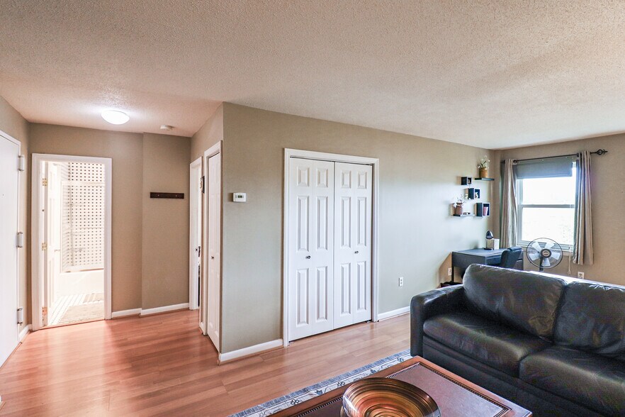 Building Photo - 40 Owen St