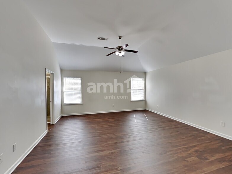 Building Photo - 3389 Gardenside Walk SW