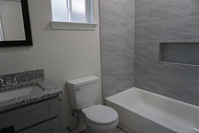 Building Photo - 9864 Arbor Oak