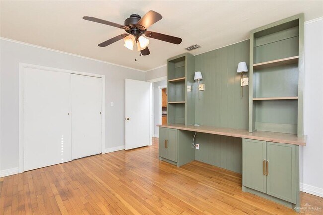 Building Photo - 17 Whitewing Ave