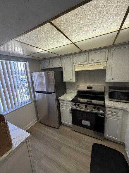 Building Photo - 4208 Hampton Dr