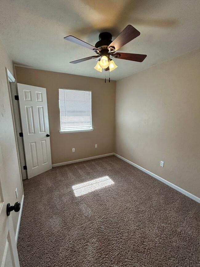 Building Photo - 3 bedroom NOW AVAILABLE in the MAC school ...