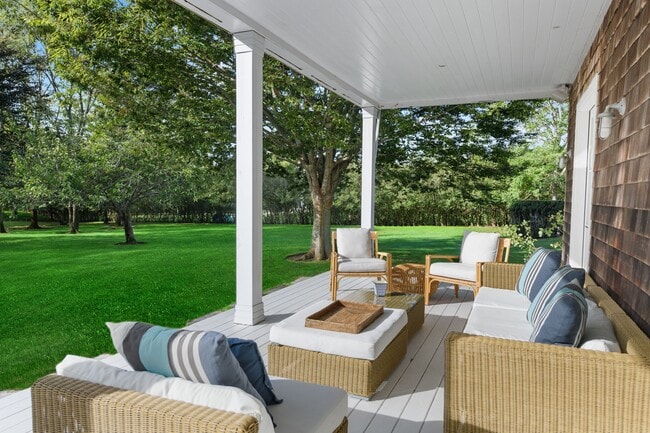 Building Photo - 244 Flying Point Rd