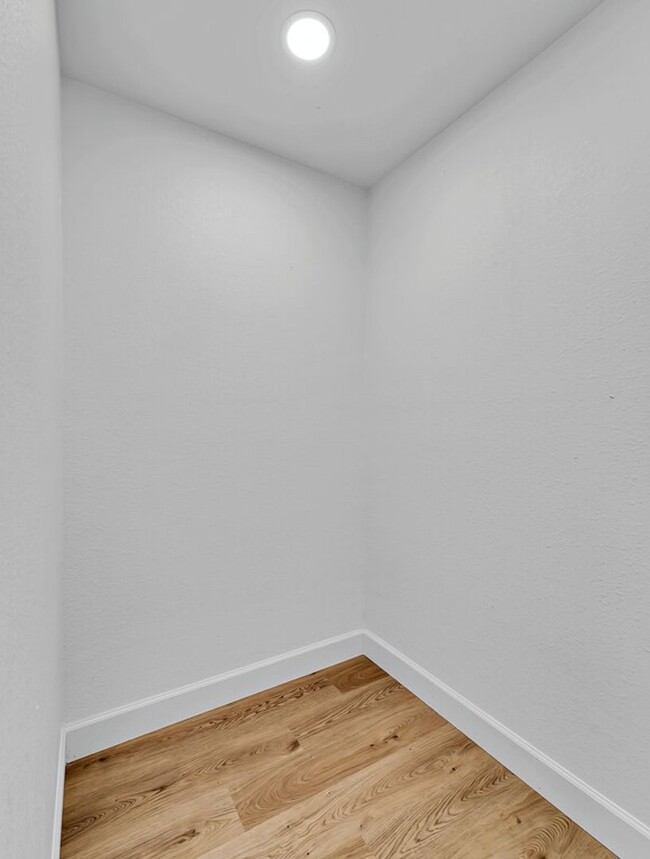 Building Photo - Newly remodeled 3 bedroom/2 baths coming s...