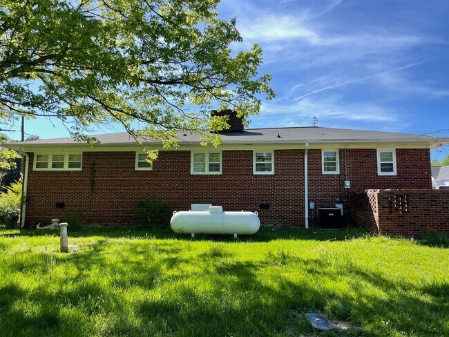 Building Photo - 3 Bed, 1 Bath Brick house in Ramseur