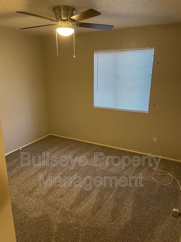 Building Photo - 6406 W Rose Ln