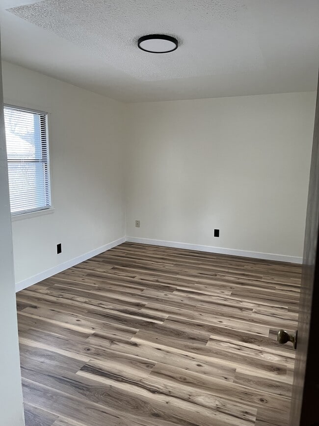 Building Photo - 4909 W Alamosa St